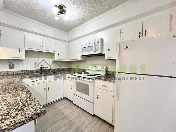 5th image of 623 Henderson St