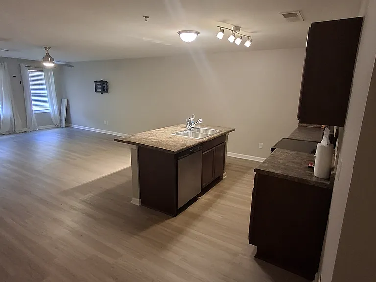 2137 Belmont Cir — Photo 4