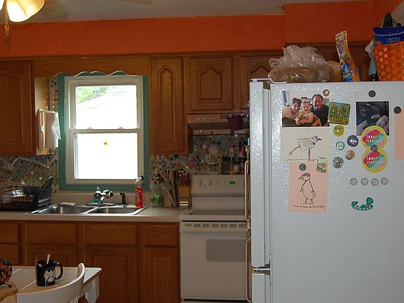 4th image of 2105 N Main St