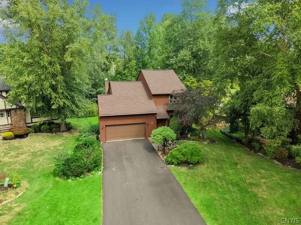 3239 Far Reach Dr, Baldwinsville, NY 13027