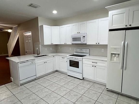 2nd image of 4266 Vineyard Cir