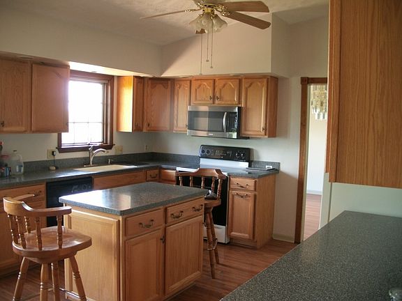 3rd image of 131 Martha Dr