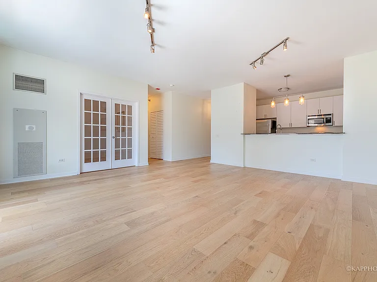 757 N Orleans St #804 — Photo 1
