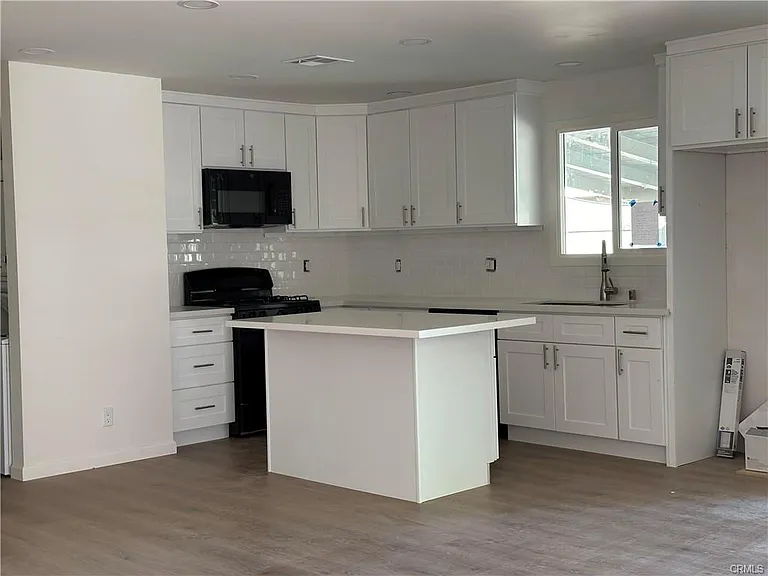 8448 Aura Ave — Photo 6