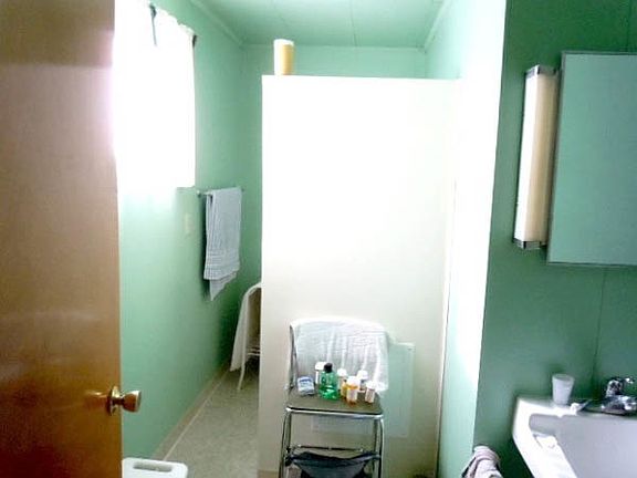 3rd image of 220 W 40th St