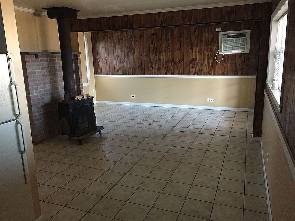 2nd image of 7 Lake Saint Claire Dr