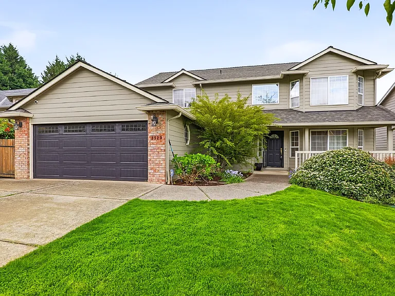 3521 NW Dahlia Dr — Photo 2