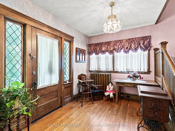 5th image of 3362 Montrose Rd