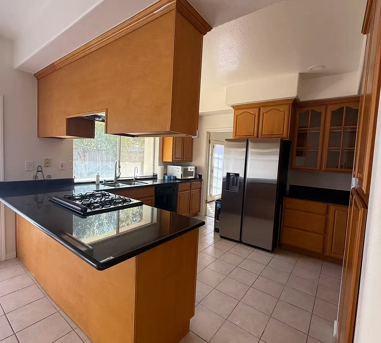 4 bed, 2263 sqft, $7,800 — Photo 4