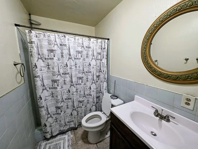 4616 Central Cir — Photo 3