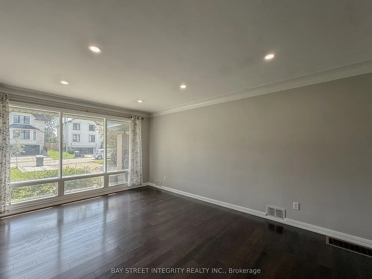 4 bed, $4,000 — Photo 2