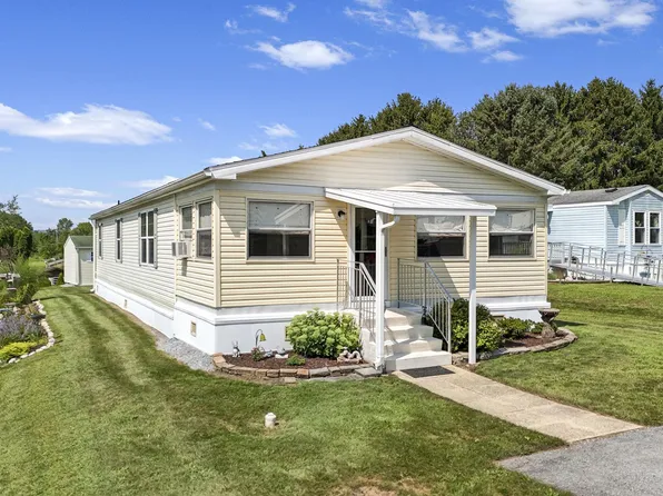 62 Shamrock Ave, Mohrsville, PA 19541