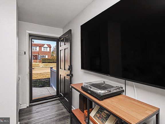 5th image of 822 Hancock St