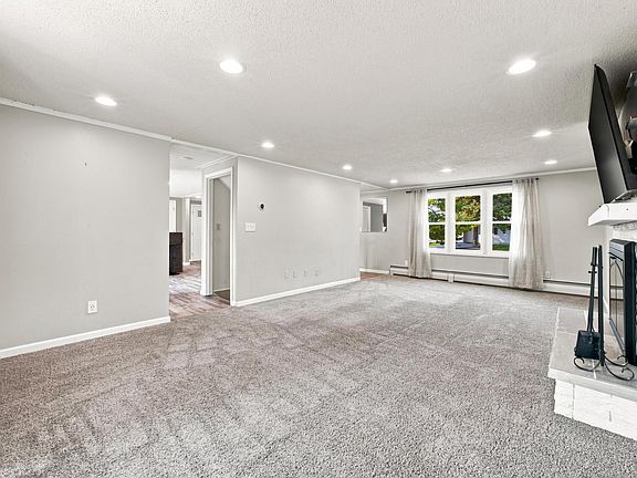 5th image of 1002 24th Ave S