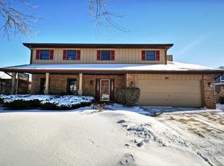 1147 Glenys Dr, Lemont, IL 60439