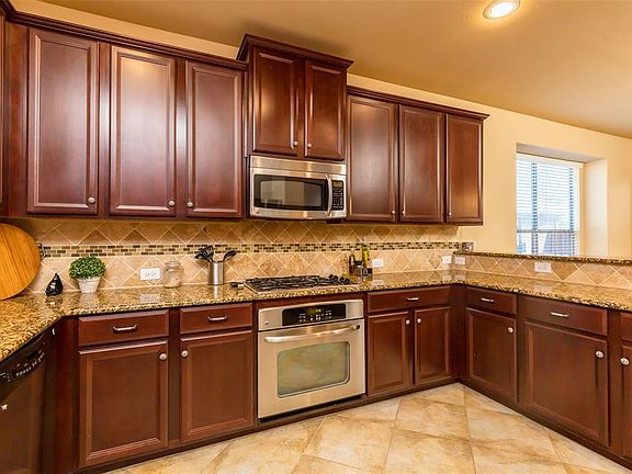4th image of 1813 Grand Meadows Dr