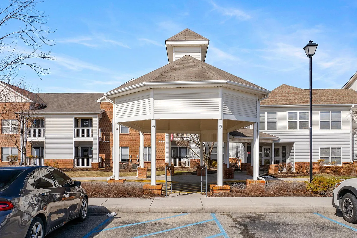 Building Photo - 100 Ridgewood Ln