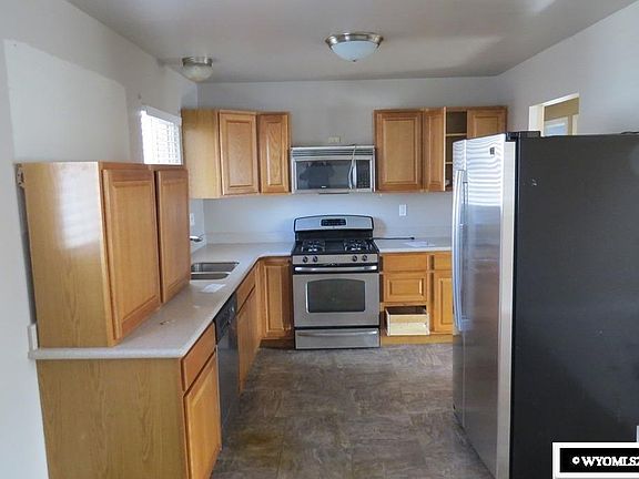 4th image of 1012 Eastview Dr