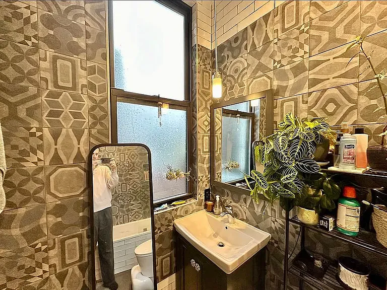 412 Suydam St #4R — Photo 16