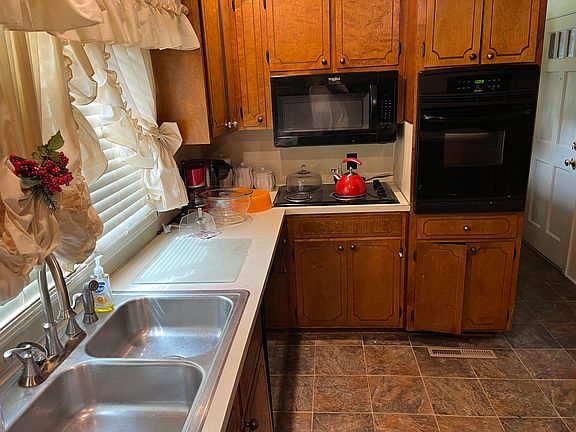 5th image of 1510 Jamaica Rd