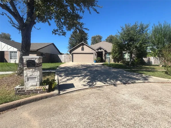 10002 Paintbrush Ln, Sugar Land, TX 77498