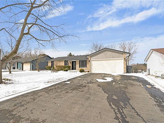 4th image of 44 McClellan Rd