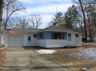 124 Oakridge Ave, Prudenville, MI 48651