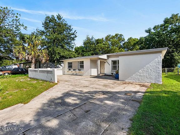 3rd image of 10444 SKYCREST Drive N
