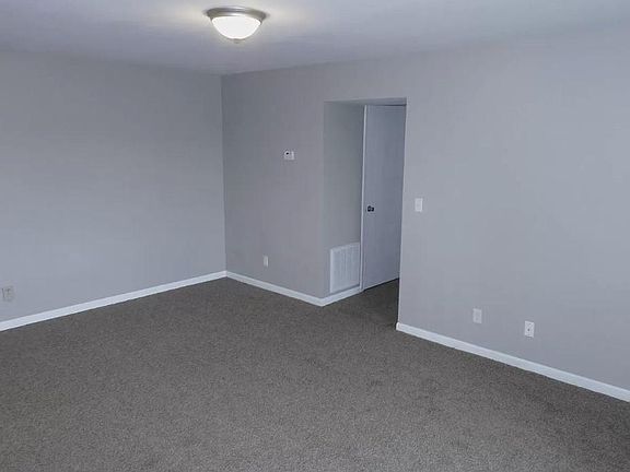 3rd image of 31 Providence Dr APT 164