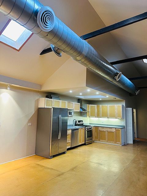 1st image of 1926 W Grand Ave Floor 2