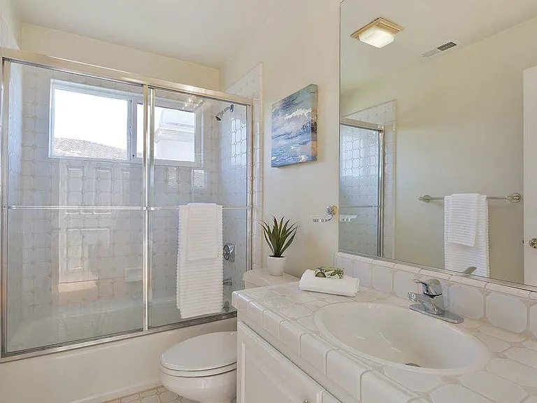 5070 Cochrane Ave — Photo 9