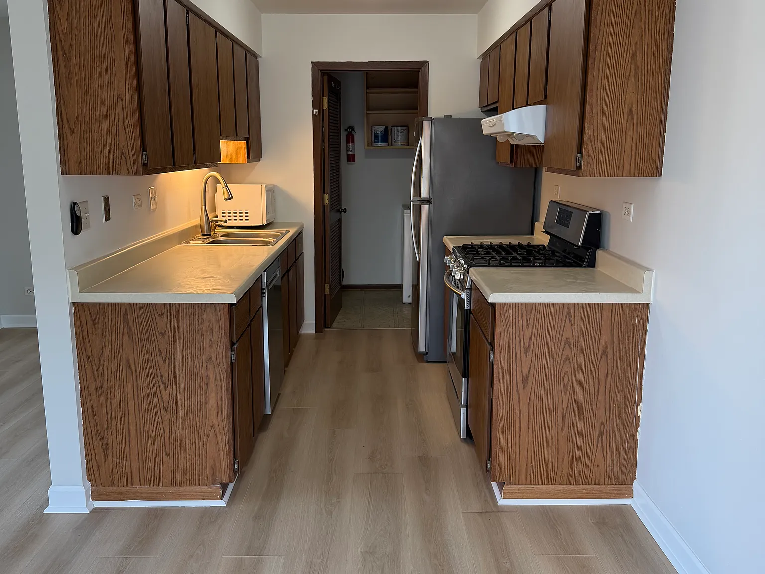 2 bed, 1044 sqft, $2,200 — Photo 4