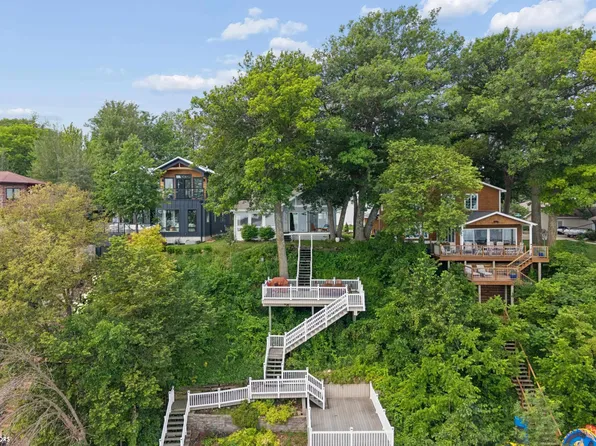 5318 Lakeview Dr, Clear Lake, IA 50428
