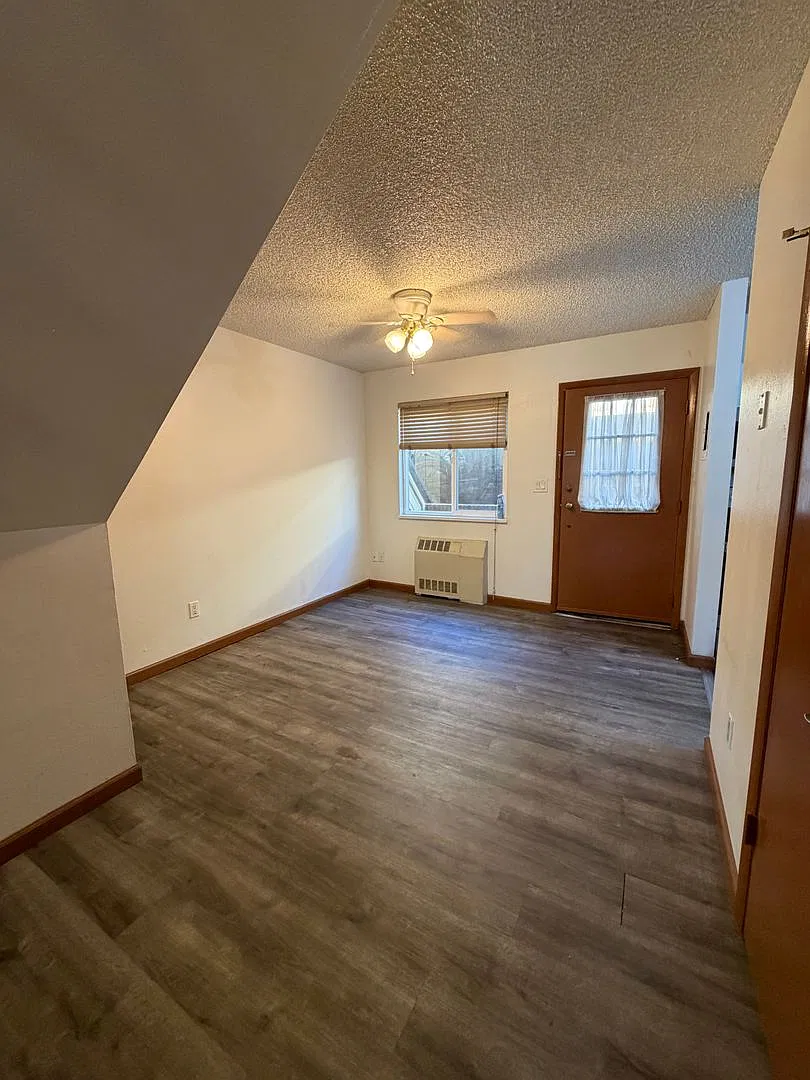Wimbledon Condo Located 3 Blocks from CU Campus and Mall — Photo 1
