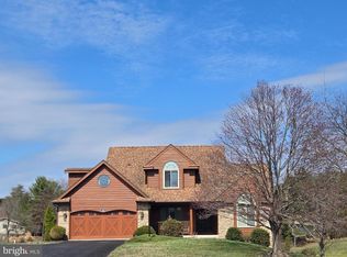 1042 Winter Camp Trl, Hedgesville, WV 25427