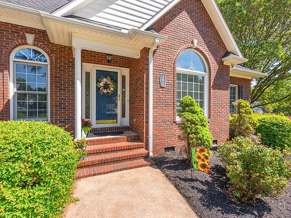 3rd image of 304 Misty Meadows Ln