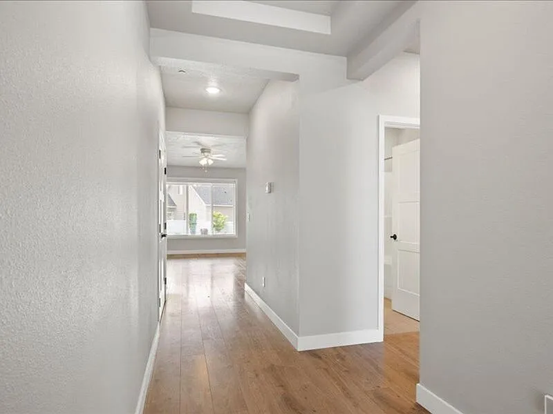 3 bed, 2.0 bath, 1667 sqft, $3,000 — Photo 4
