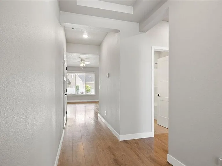 4725 Roark Dr — Photo 4