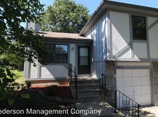 111 N Saxony Dr, Olathe, KS 66061