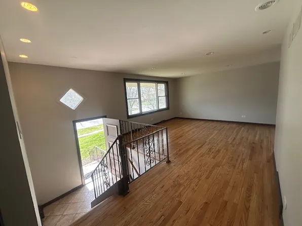 (undisclosed Address), Hazel Crest, IL 60429