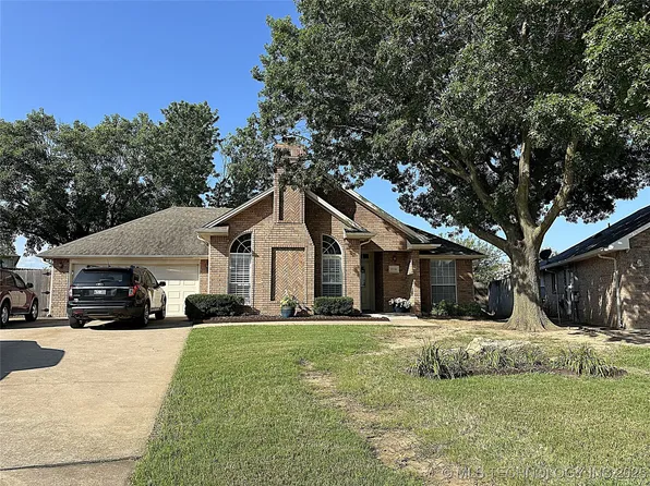 1530 Persimmon Ln, Ardmore, OK 73401
