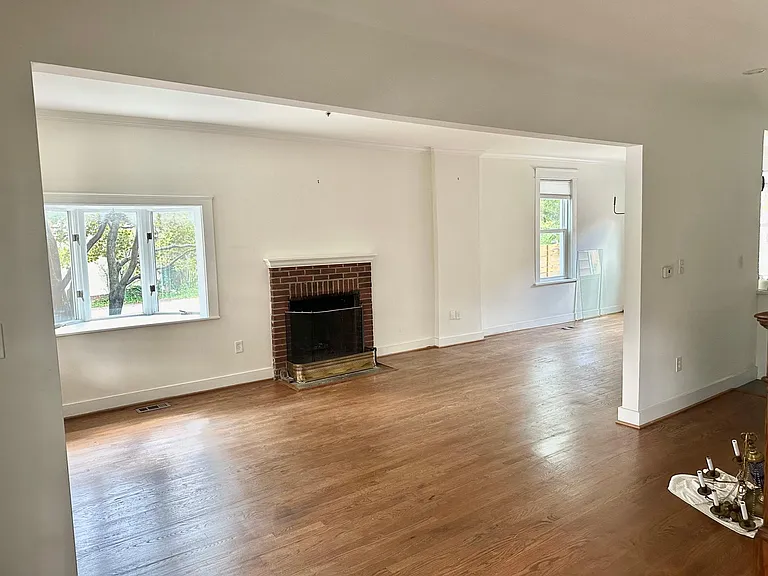 208 W 29th St — Photo 29