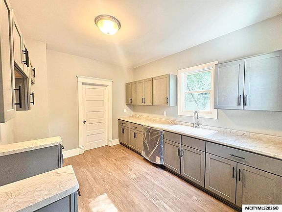 4th image of 325 1st St NW