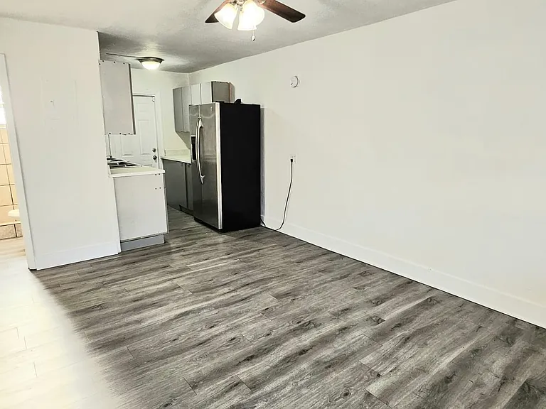 NW 15th Ave — Photo 15