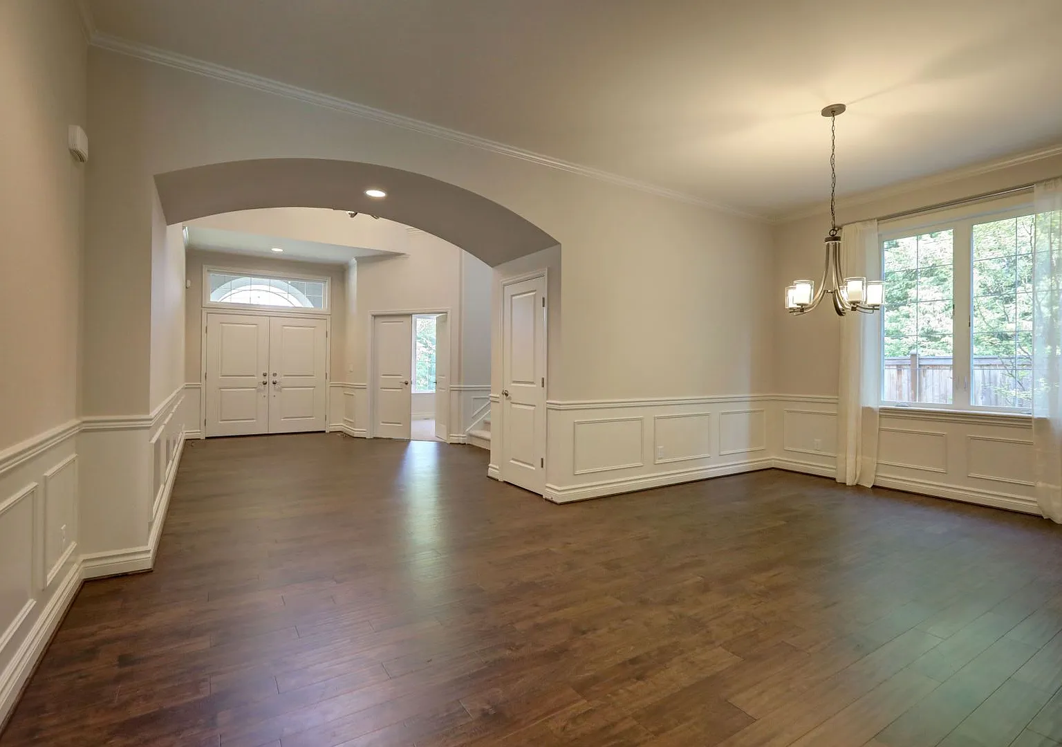 Spacious Custom Home with High-End Finishes Near Lake Sammamish — Photo 4