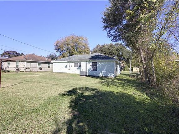 3rd image of 3302 Bennington Dr
