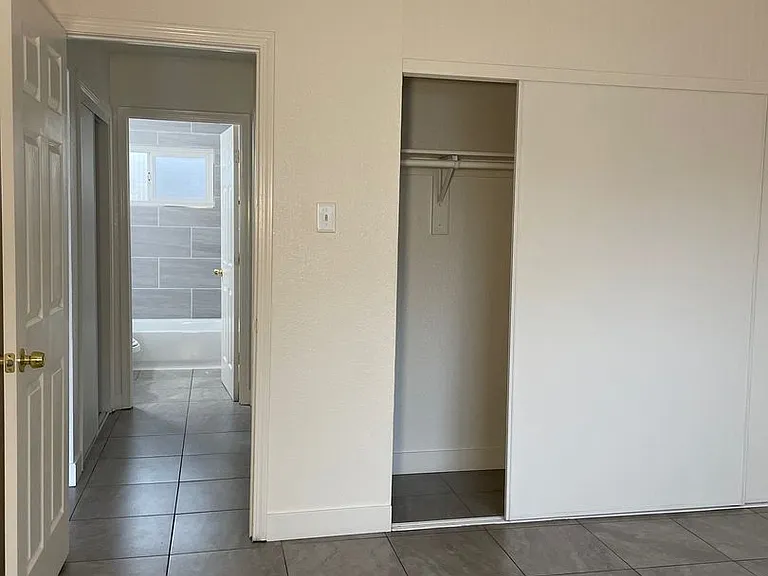 2100 N Daley St — Photo 5