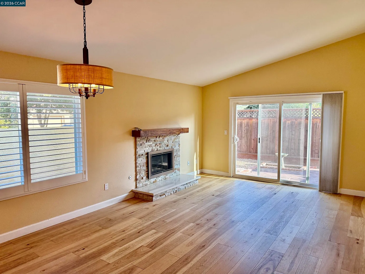 3 bed, 1200 sqft, $3,995 — Photo 3