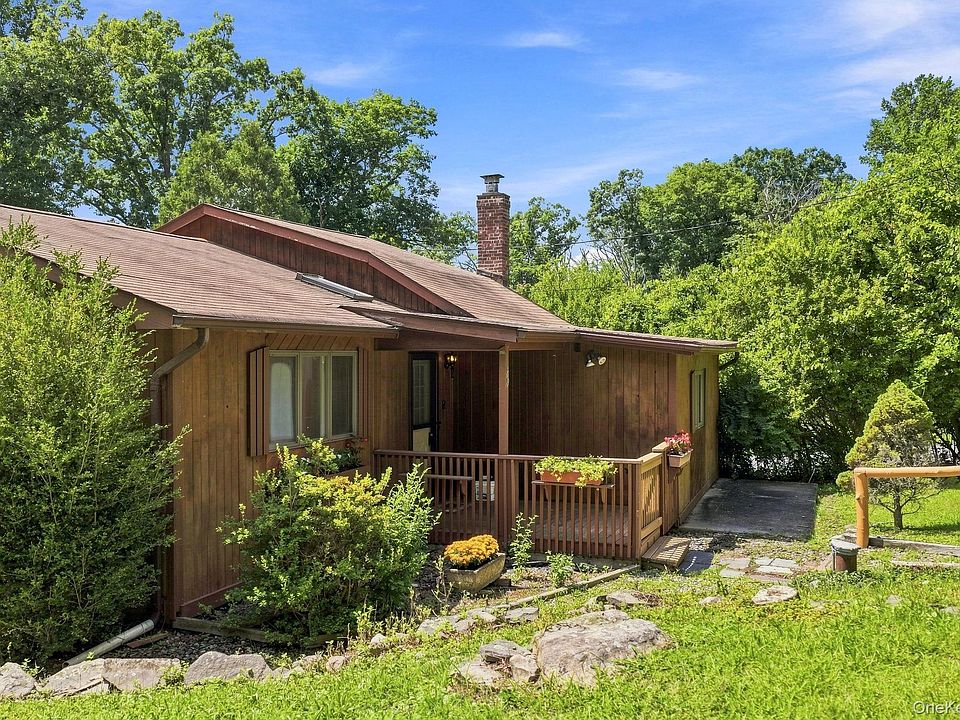 1st image of 49 Maple Trail