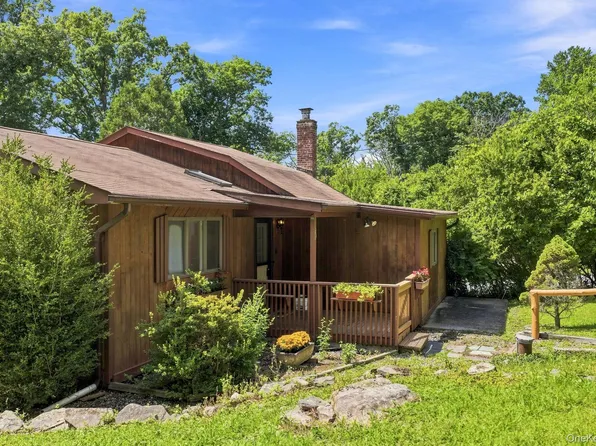 49 Maple Trail, Wurtsboro, NY 12790
